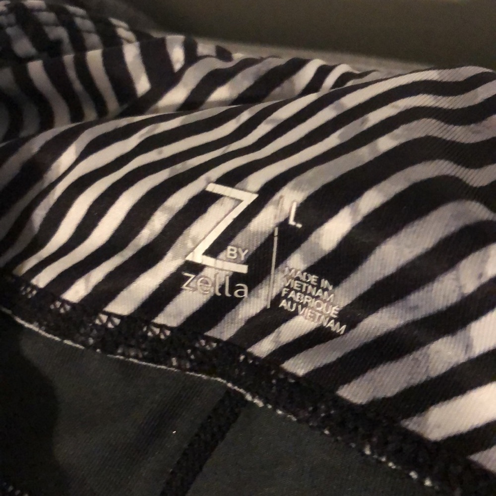 Z BY ZELLE WOMENS LARGE BLACK WHITE STRIPED ATHLETIC CAPRIS